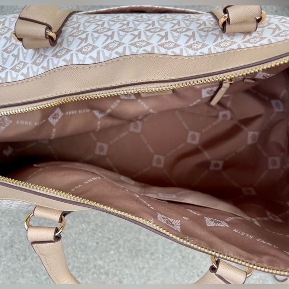 Anne Klein Oatmilk AK Cube Logo Women Duffle Bags. New with tags. - Picture 8 of 8